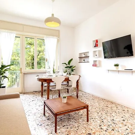 Apartment Free Car Parking - *