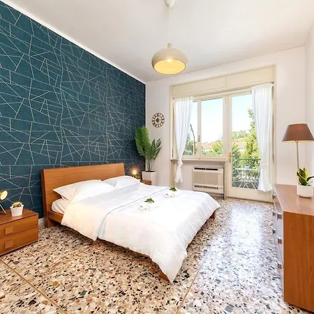 Apartment Free Car Parking -